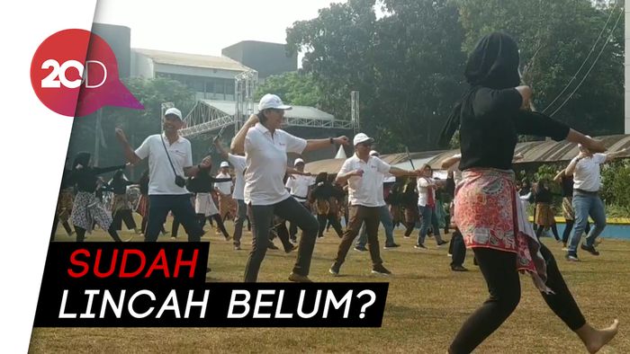 Lenggak-lenggok Sri Mulyani Tirukan Gerakan Tarian Anak STAN