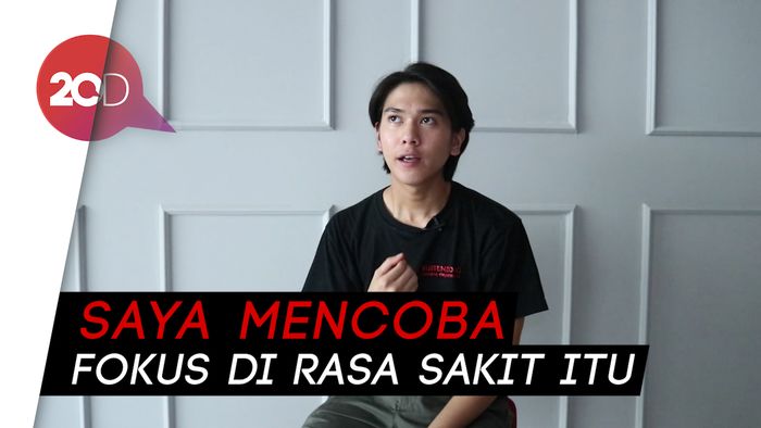 Demi Hayati Peran Minke, Iqbaal Minta Dipukul Hanung Bramantyo