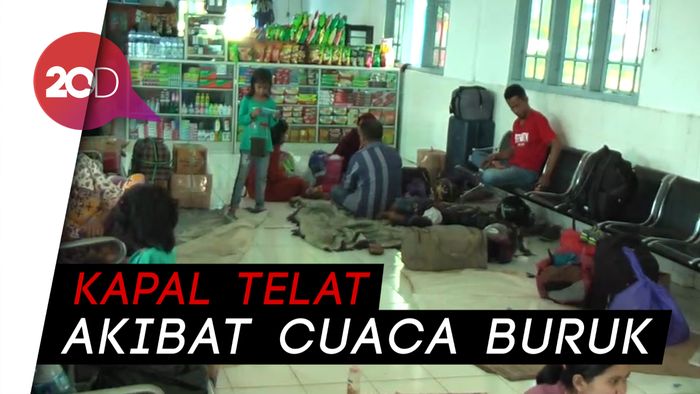 Kapal Gagal Berlayar, Penumpang Telantar di Mamuju