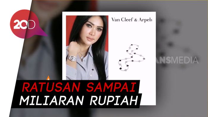 Deretan Selebriti yang Harga Kalungnya Setara Mobil Sport!