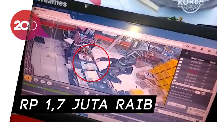 Detik-detik Perampok Bergolok Satroni Minimarket di Surabaya