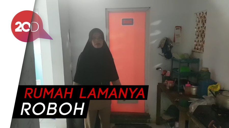 Guru Honorer SD di Pandeglang Tinggal di WC Sekolah