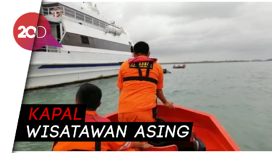 Kapal Berisi Puluhan Wisatawan dari Singapura Kandas di Perairan Bintan