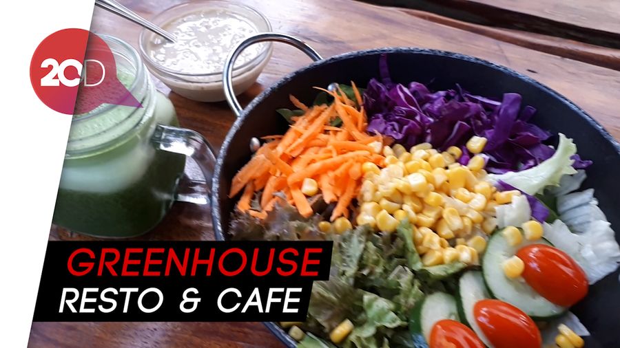 Asyiknya Main ke Kebun Hidroponik dan Racik Salad Sendiri
