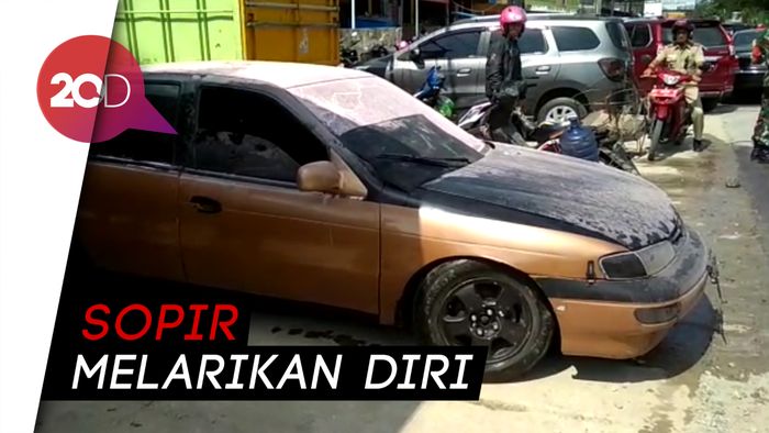 Sedan Terbakar di SPBU Kendari Saat Isi BBM