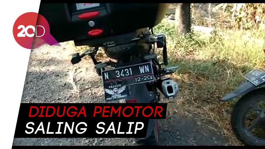 4 Motor Bersenggolan, Satu Pengendara Tewas Tertabrak Truk