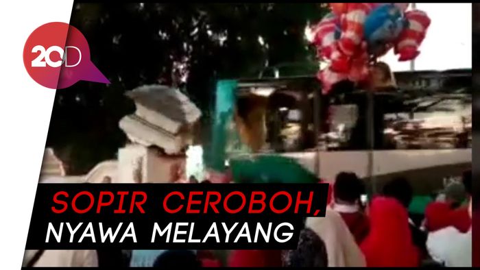 Ngeri! Bus Rombongan Haji Tabrak Pagar dan Tewaskan 1 Bocah