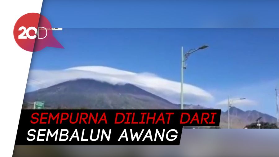 Cantiknya Fenomena Topi Awan Gunung Rinjani