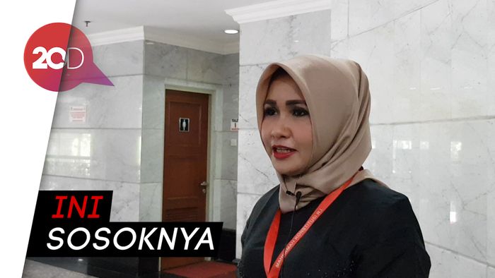 Fakta-fakta Evi yang Digugat ke MK karena Foto Kelewat Cantik