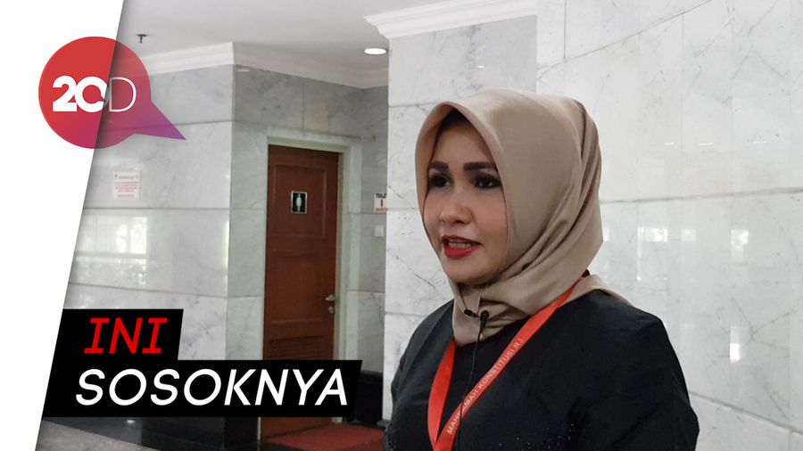 Fakta-fakta Evi yang Digugat ke MK karena Foto Kelewat Cantik