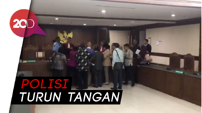 Geger Pengacara Pukul Hakim di Ruang Sidang PN Jakpus!