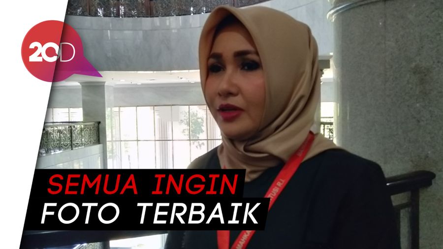 Melihat dari Dekat Sosok Evi yang Dituduh Edit Foto Kelewat Cantik