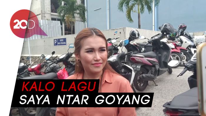Komentari soal Lagu di Lampu Merah Depok, Ayu Ting Ting: Biar Rileks