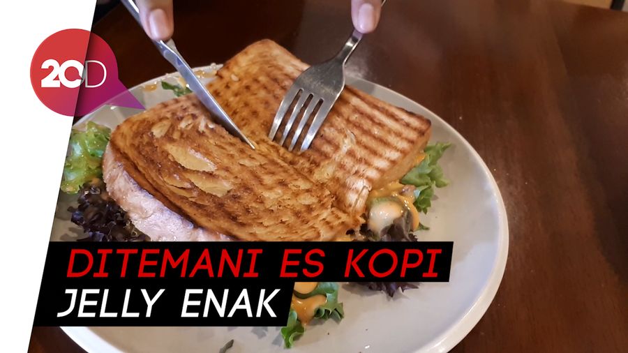 Nyore Asyik dengan Croissant Keju dan Daging Enak