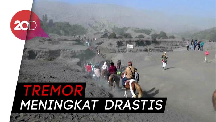 Aktivitas Gunung Bromo Meningkat, Terjadi Tremor dan Hujan Abu