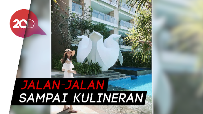 Cantiknya Gaya Yoona SNSD Saat Liburan di Bali