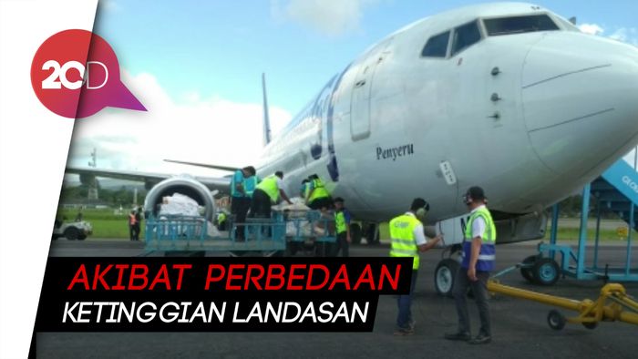 Pesawat Sriwijaya Keluar Landasan saat Parkir di Bandara Kendari