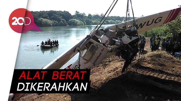 Detik-detik Evakuasi Bangkai Cessna yang Jatuh di Sungai Cimanuk