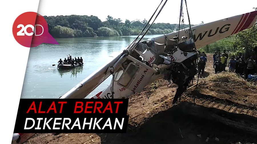 Detik-detik Evakuasi Bangkai Cessna yang Jatuh di Sungai Cimanuk