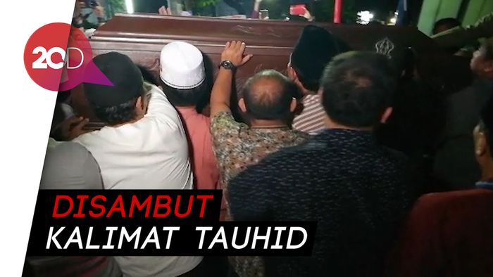 Jenazah Salman Awak Cessna Tiba di Rumah Duka