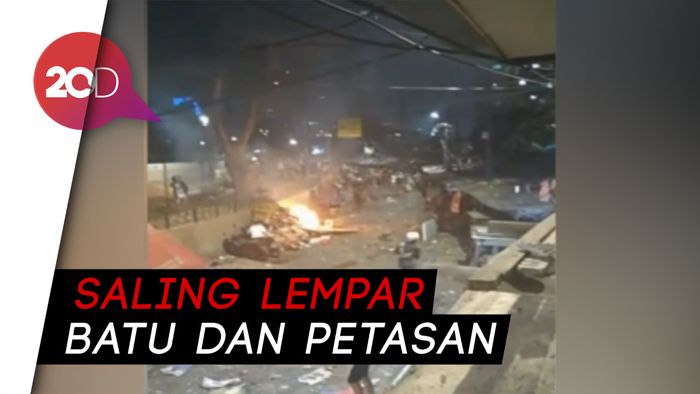 Dua Kelompok Pemuda Tawuran di Tanah Abang