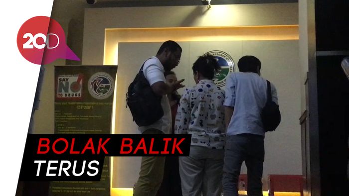 Jenguk Jefri Nichol Tengah Malam, Ibunda Terlihat Lesu