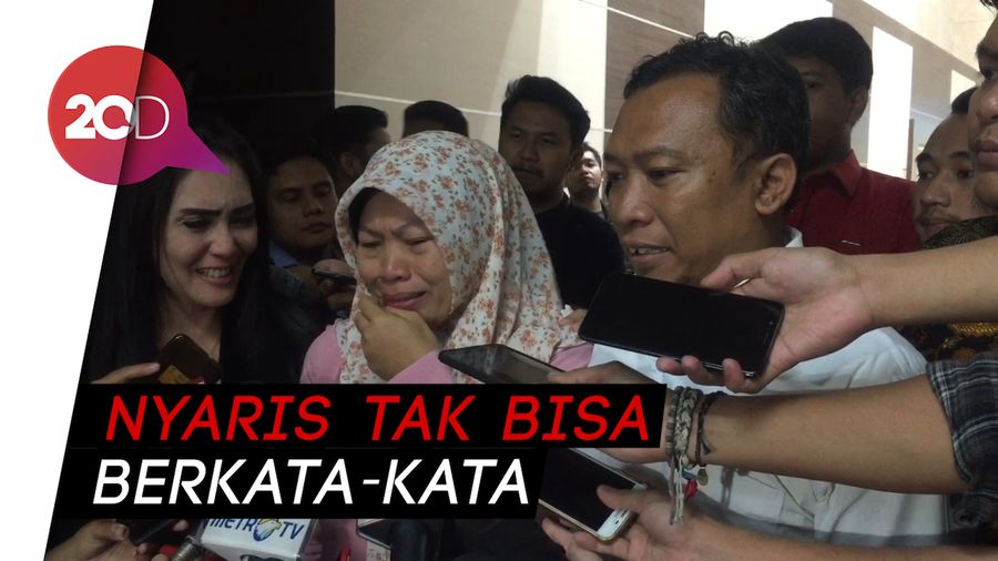 Tangis Baiq Nuril Setelah DPR Setuju Pemberian Amnesti