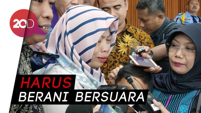 Baiq Nuril Ingin Semua Perempuan Berani Lawan Pelecehan
