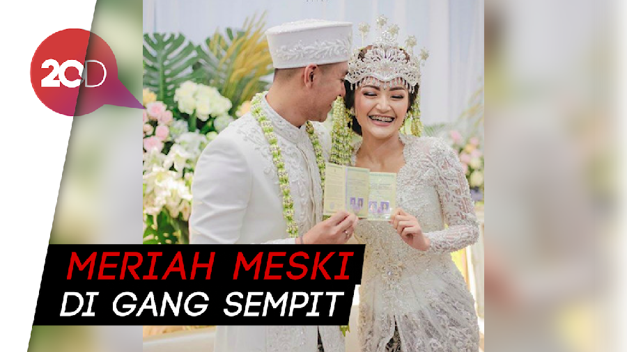 Gelar Akad di Rumah Ortu, Siti Badriah: Permintaan Emak Bapak