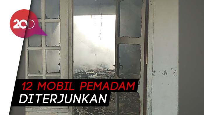 Asrama Polisi di Surabaya Terbakar