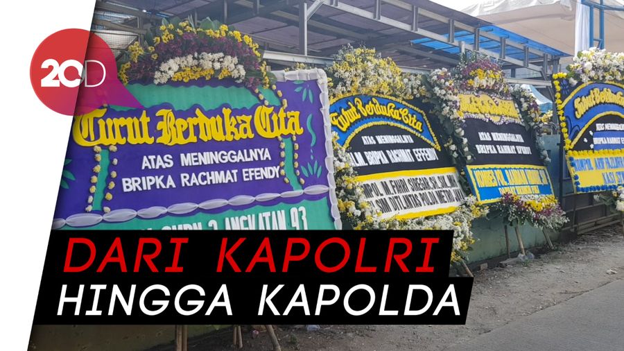 Rumah Bripka Rahmat Dipenuhi Karangan Bunga