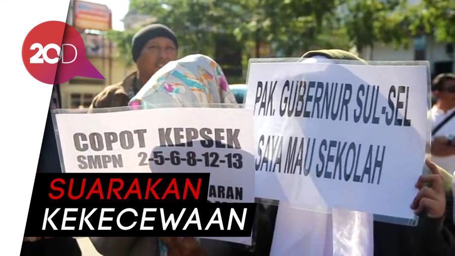 Tak Lulus Sistem Zonasi, Para Siswa Demo di Balaikota Makassar