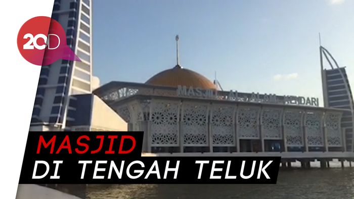 Eksotis! Menikmati Senja di Masjid Al-Alam Kendari