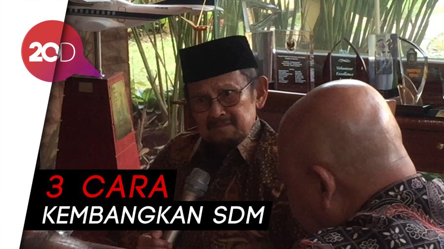 Habibie Berikan Konsep Pengembangan SDM ke BPPT