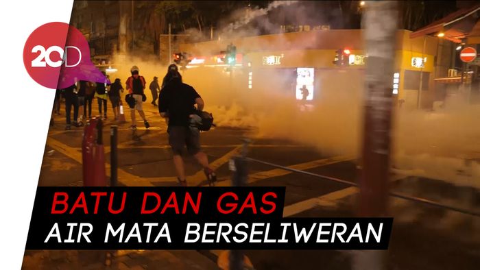 Massa dan Polisi Hong Kong  Kembali Bentrok