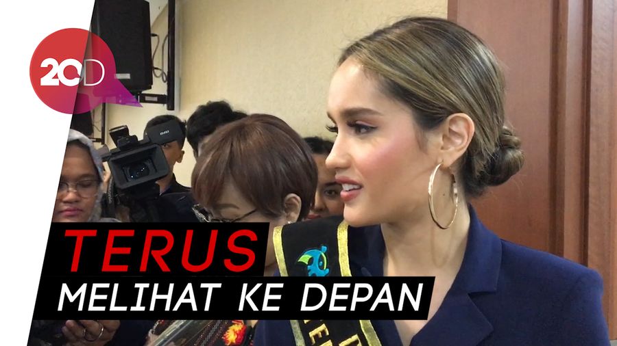 Cinta Laura Ketika Hendak Ditanya Soal Foto Bersama Mantan