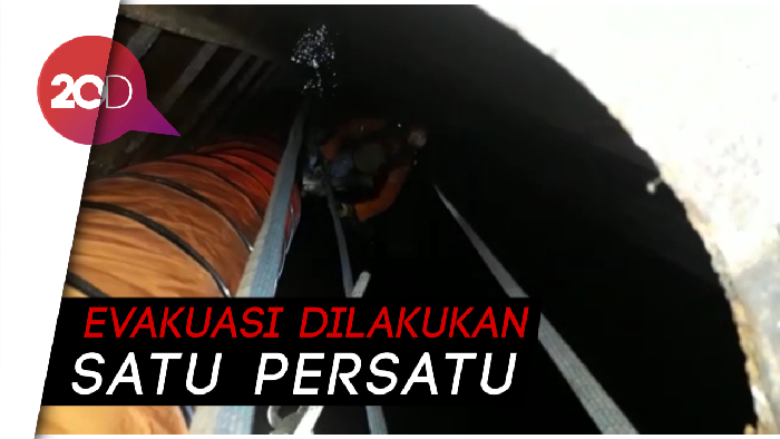 Video Evakuasi 4 Pekerja Perbaikan Tongkang yang Tewas Keracunan
