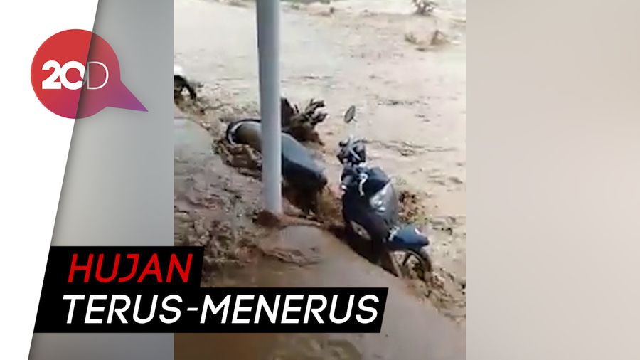 Banjir di Parigi Sulteng: RS Kena Dampaknya, Motor Terseret Arus