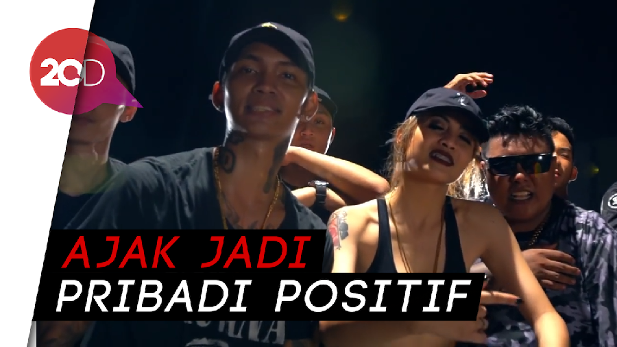 Tulis Pesan Panjang, Awkarin Ingin Young Lex Perbaiki Diri