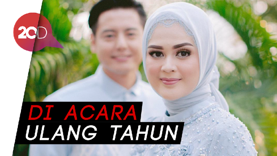 Wajah Deg-degan Roger Danuarta Beri Kado untuk Ayah Cut Meyriska