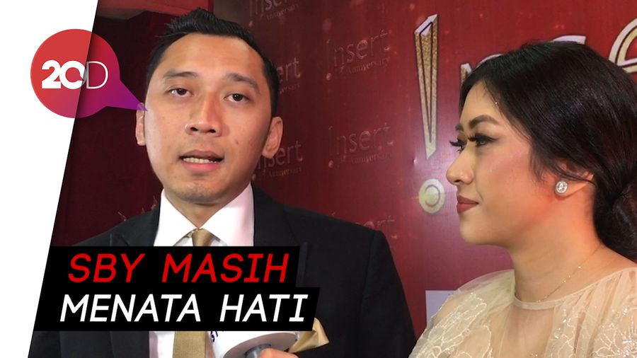 SBY Peringati Ulang Tahun Pernikahan Ke-43 di Makam Ani Yudhoyono