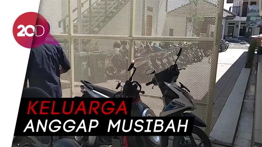 Siswi TK Tewas Terjepit Pintu Gerbang Otomatis