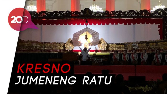 Bareng Seniman, Jokowi Nonton Wayang di Istana