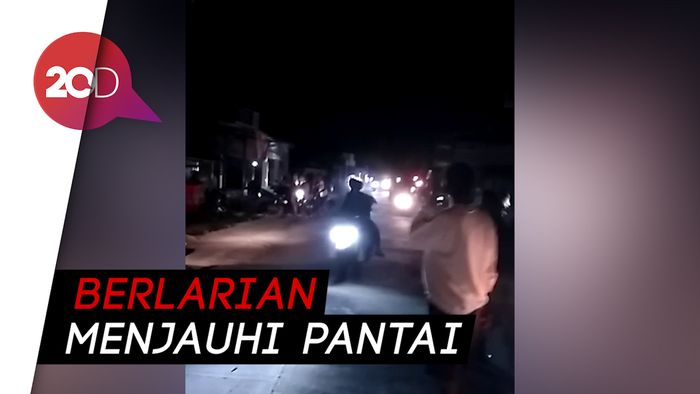 Diguncang Gempa M 7,4 Warga Sumur Berhamburan