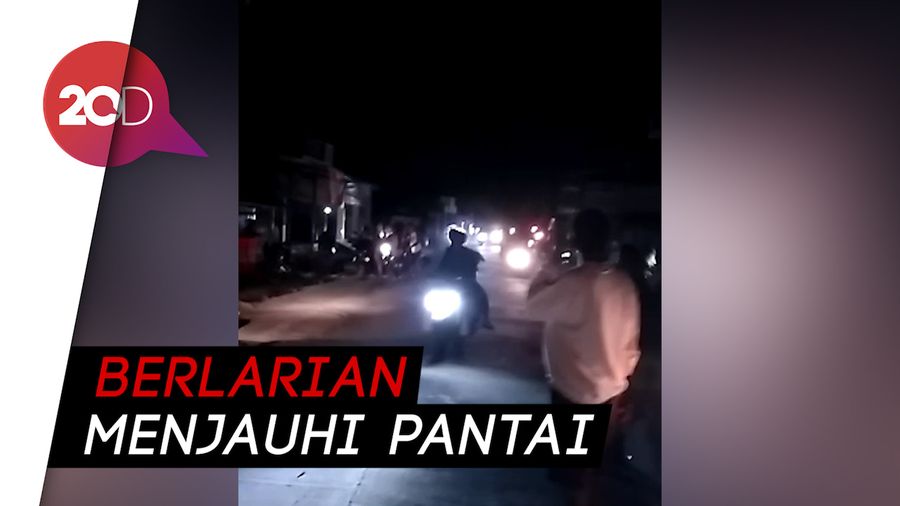 Diguncang Gempa M 7,4 Warga Sumur Berhamburan
