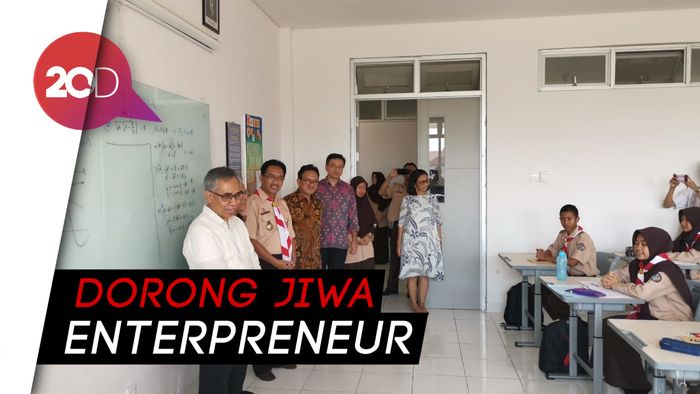 Hadirkan Program Milenial, Ketua OJK Sambangi Sekolah Unggulan