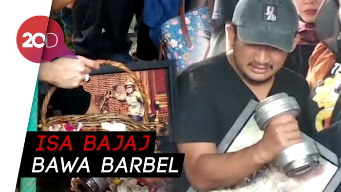 Isak Tangis Keluarga dan Sahabat Iringi Pemakaman Agung Hercules