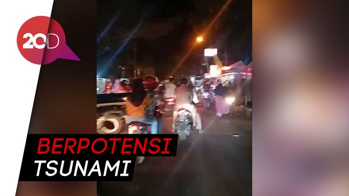 Warga Palabuhanratu Berhamburan Keluar Rumah Usai Gempa M 7,4