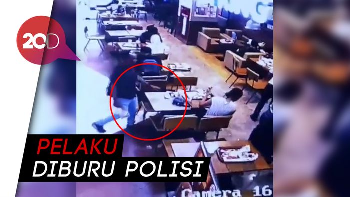 Rekaman CCTV Aksi Pencuri Bermodus Uang Jatuh di Mal Depok