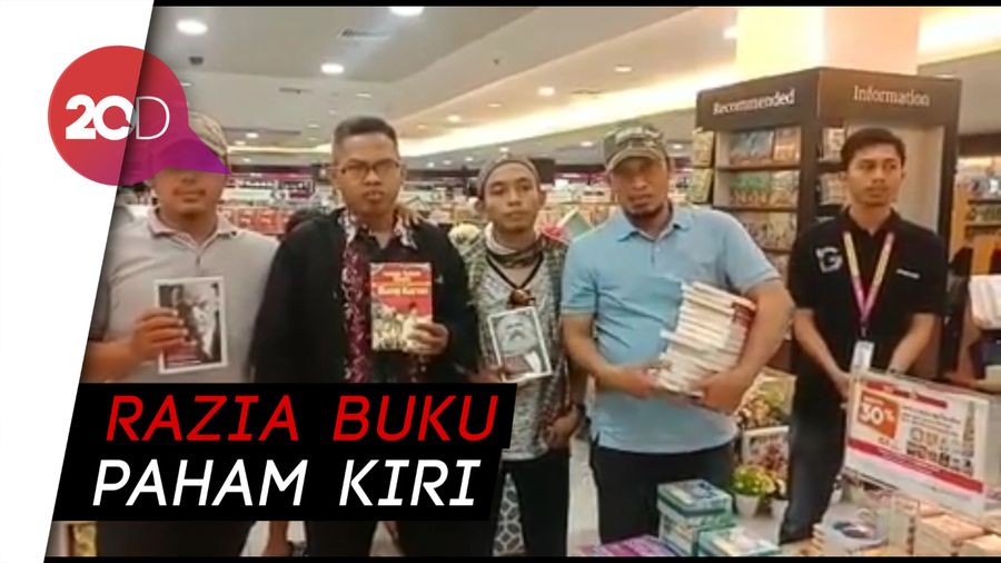 4 Pria Razia Buku di Toko Buku di Makassar